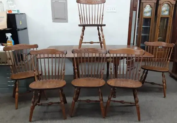 Solid Oak Drop Leaf Table / With 6 Solid Oak Chairs