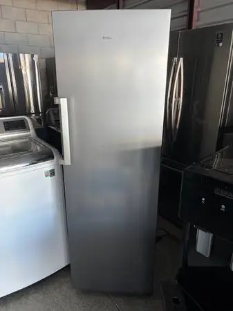 New Out Box Hisense 10.2 Cu Ft  Convertible( Freezer Or Fridge)
