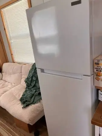 Compact 7.1 Cu Ft refrigerator