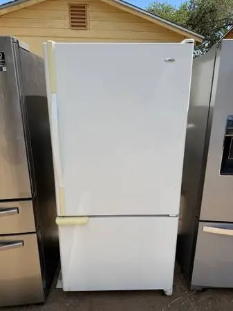 Amana White Top Fridge Bottom Freezer Refrigerator For Sale $200