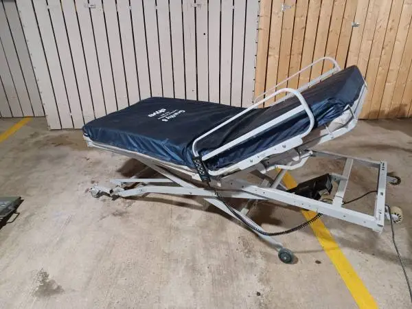 Adjustable Bed, with a Remote Motor