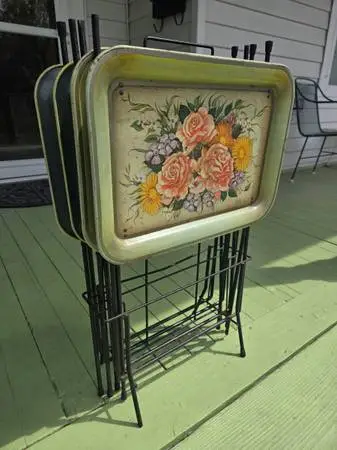 Mid Century Tole TV Trays on Stand