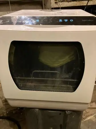 Countertop dishwasher only 2 years old guaranteed hardly used