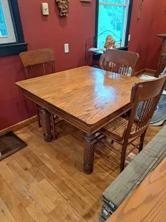 Antique oak table w/ 6 chairs