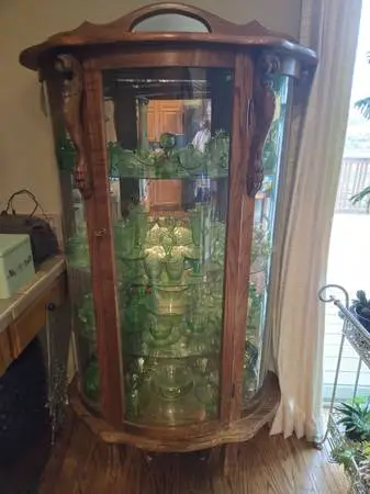 Beautiful Claw Foot Bowed Glass Oak Curio Cabinet With Glass Shelves