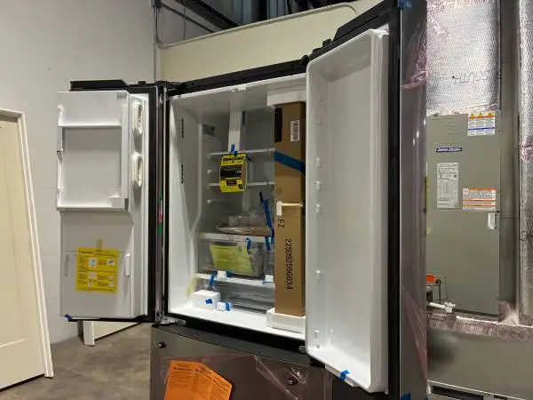 Refrigerator 17.5 cu/ft French door
