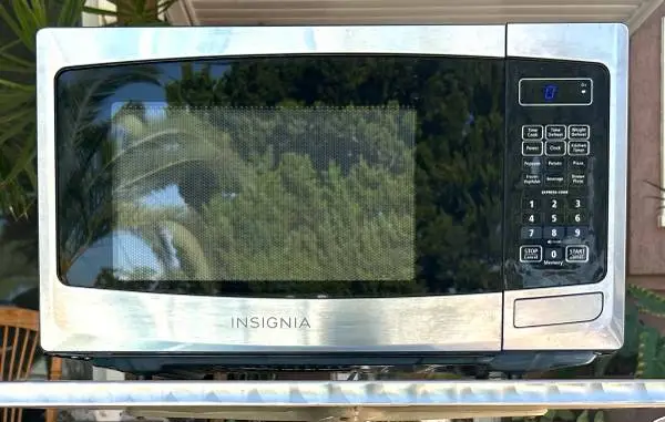Insignia Microwave