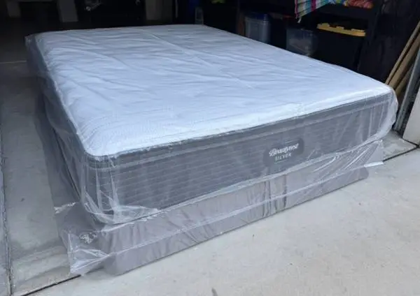 BRAND NEW queen size pillow top Beautyrest Silver