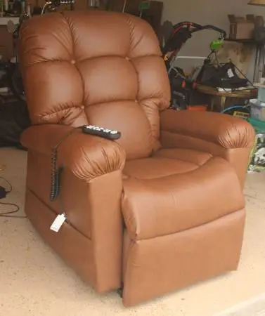 Premium Power Lift Chair Recliner — Cloud‑Style Comfort — Like New