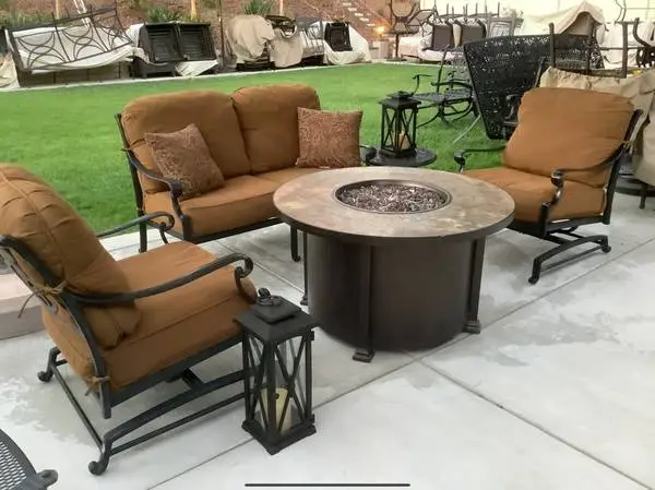 Luxury Hanamint 4 PC Love seat set!