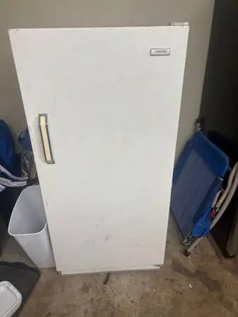Upright deep freeze