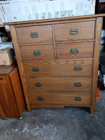 DRESSER
