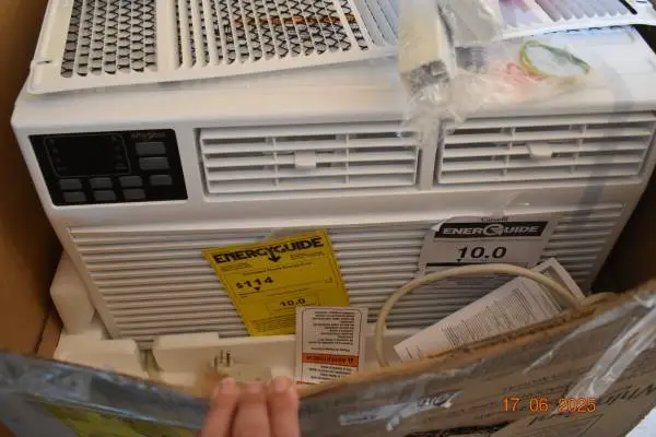 Whirlpool WHAT122-2BW Air Conditioner Cools 550 sq. ft. with Remote