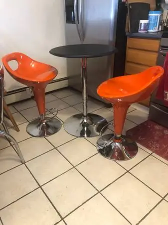 Set of table and seats adjustible