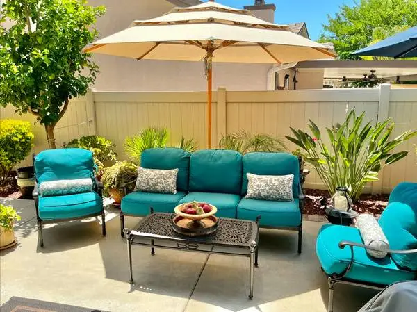 Luxury Patio Hanamint Grand Tuscany 4 PC Sofa set.