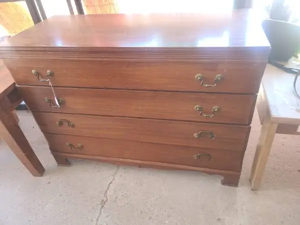 Mengel dresser