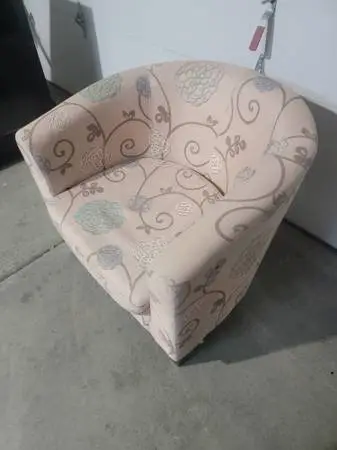 Beautifull chair comfy and ready to go