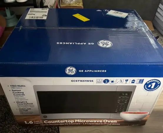 GE 1.6 Cu. Ft. Countertop Microwave Oven