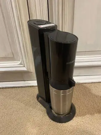 SodaStream Crystal (glass carafe model) sparkling water maker