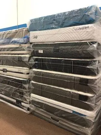 Selling brand new king sized mattress & box sets, new in plastic
