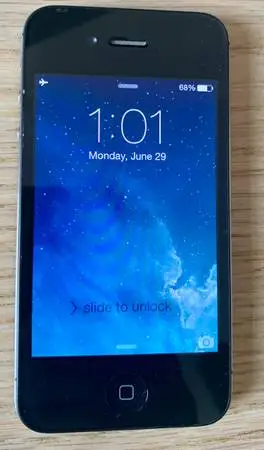 iPhone 4 16GB A1349 Verizon IOS 7.1.2 Power Cable Great Condition