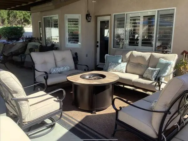 Luxury Patio Hanamint 5 PC sofa set. All like new!
