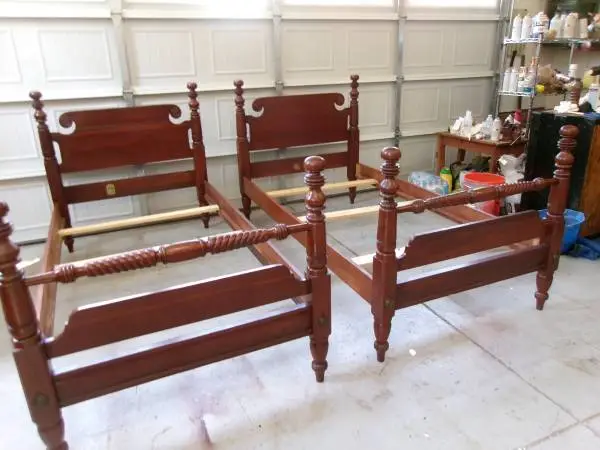 QUALITY WILLETT SOLID CHERRY PAIR 2 MUSHROOM POSTER TWIN BEDS (PIC)