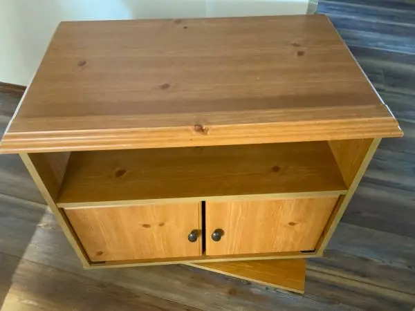 TVstand knotty pine finish with swivel rotating base
