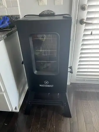 Masterbuilt Smoker (Like New)