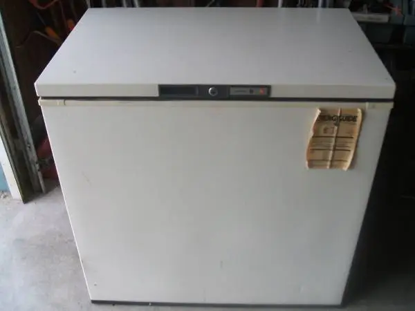CHEST FREEZER