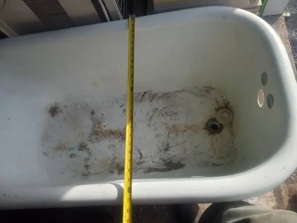 Claw foot tub