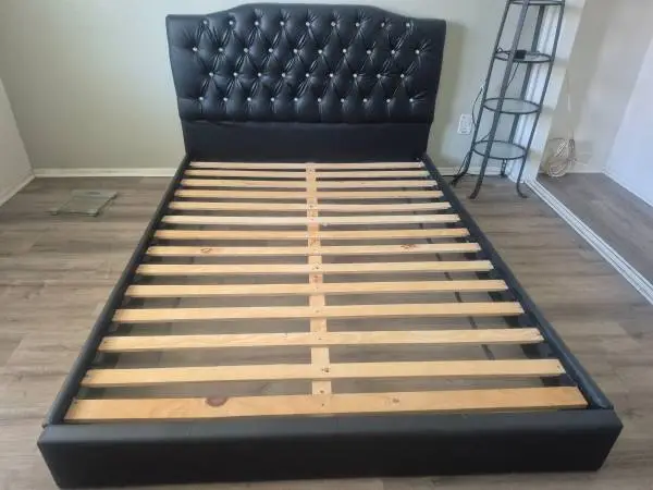 QUEEN SIZE BED FRAME