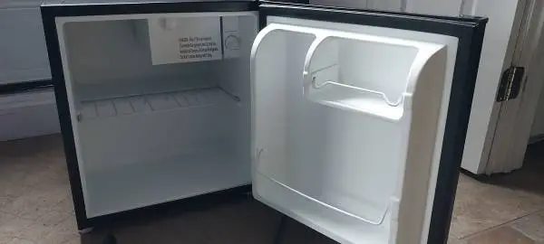 Galanz Mini Refriger 1.7 cu ft for Dorm, Garage, Apartment or Basement