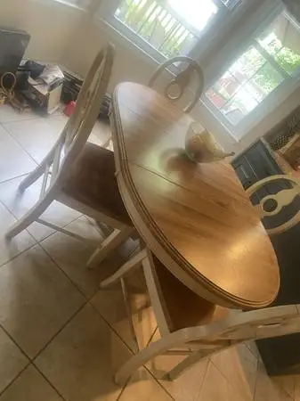 Kitchen table & 4 Chairs