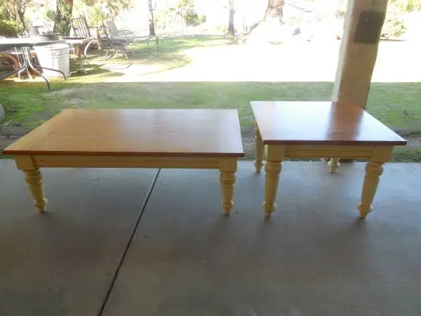 COFFEE AND END TABLE--- 20 bucks for both