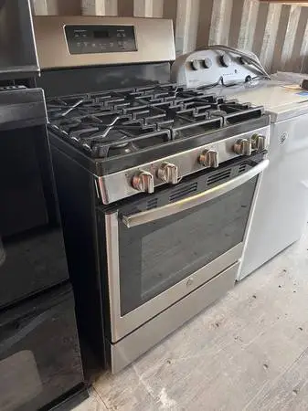 30W Stainless Steel GE Gas Stove #JGB700SEJ4SS Used Good Condition
