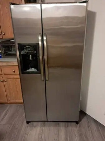 GE 34 inch Width  Stainless Steel Side By Side Refrigerator $400