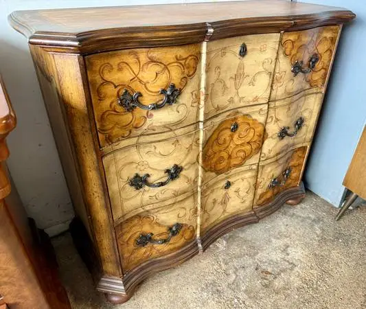 Thomasville Tuscany Style 3 Drawer Dresser