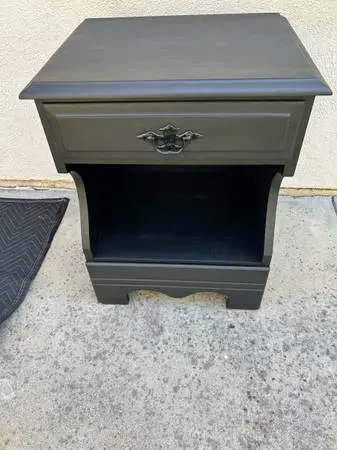 BEAUTIFUL SOLID MAPLE QUALITY CLASSIC MAPLE NIGHTSTAND OR END TABLE