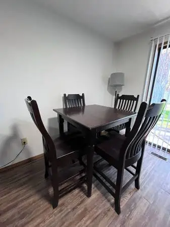 Amish Connection Table