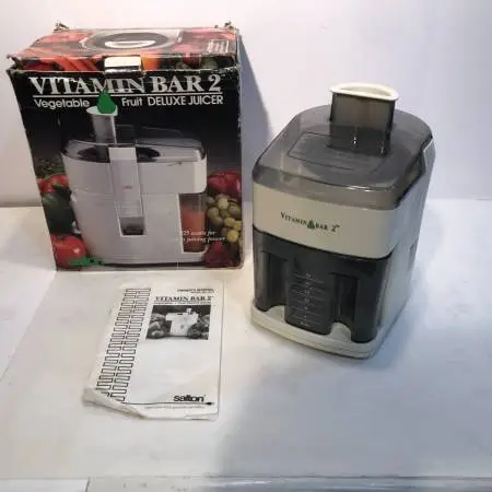 Vegetable & Fruit Deluxe Juicer - Salton Vitamin Bar 2