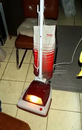 VACUUM CLEANER Vintage Hoover Upright Red Industrial Quality Md. U4387