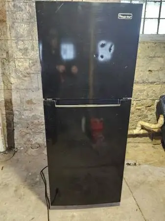 Magic Chef 10.1 cu. ft. Top Freezer Refrigerator in Black