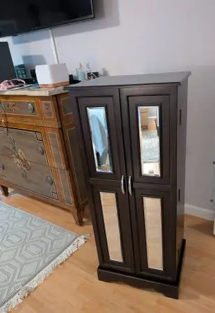 Jewelry armoire