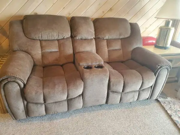Power Loveseat w Console--Almost New!