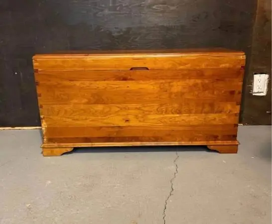 Solid Wood big Dovetailed Trunk/blencket chest/toychest.