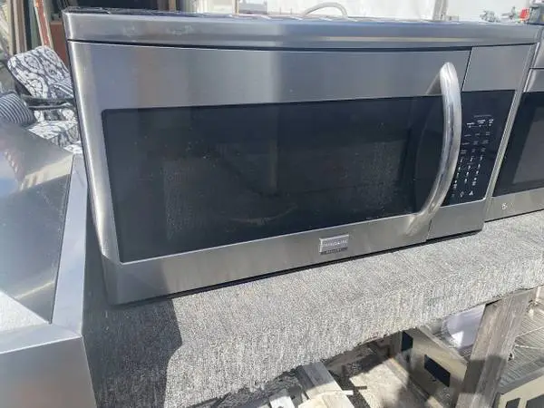 SS Frigidaire Microwave Oven Model #FGMV154CLFA Used Tested/Works