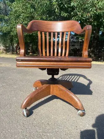 VINTAGE WOODEN GUNLOCKE OFFICE CHAIR