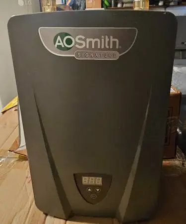 A.O. SMITH SIGNATURES 240-Volt 14-KW 2.7-GPM TANKLESS ELECTRIC HEATER