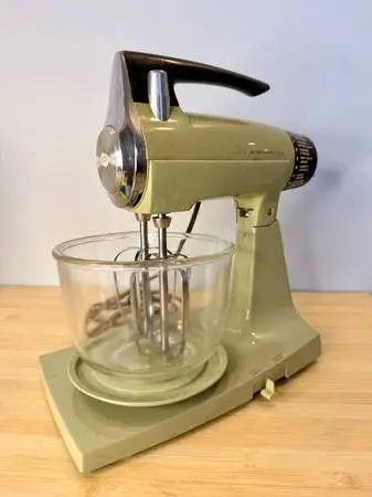 VTG Sunbeam Mixmaster Avocado Green Stand Mixer 12 Speed-Tested Works